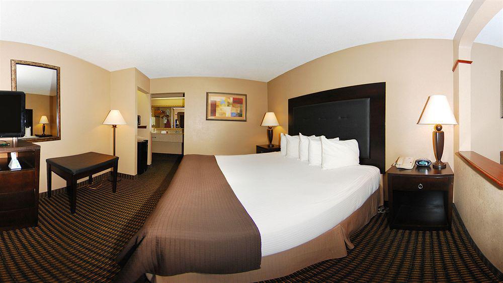 Western Hotel Lumberton